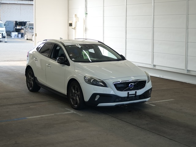 VOLVO V40 2015