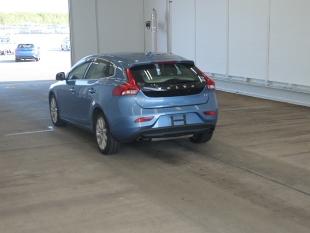 VOLVO V40 2015