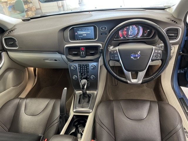 VOLVO V40 2015
