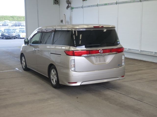 NISSAN ELGRAND 2010