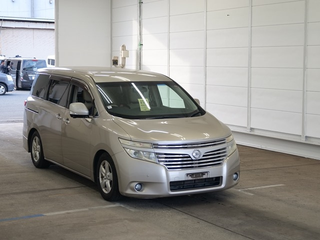 NISSAN ELGRAND 2010