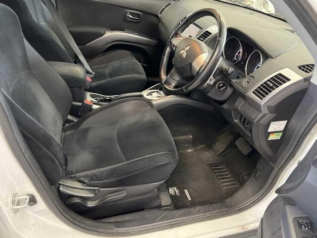 MITSUBISHI OUTLANDER 2010