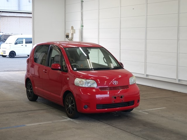 TOYOTA PORTE 2012