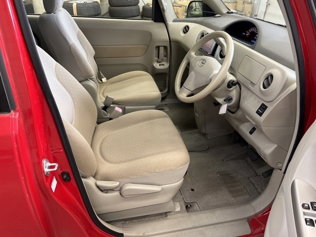 TOYOTA PORTE 2012