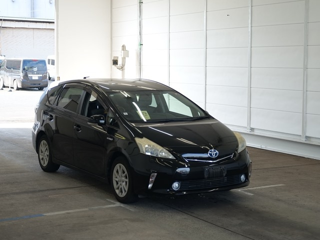 TOYOTA PRIUS ALPHA 2012