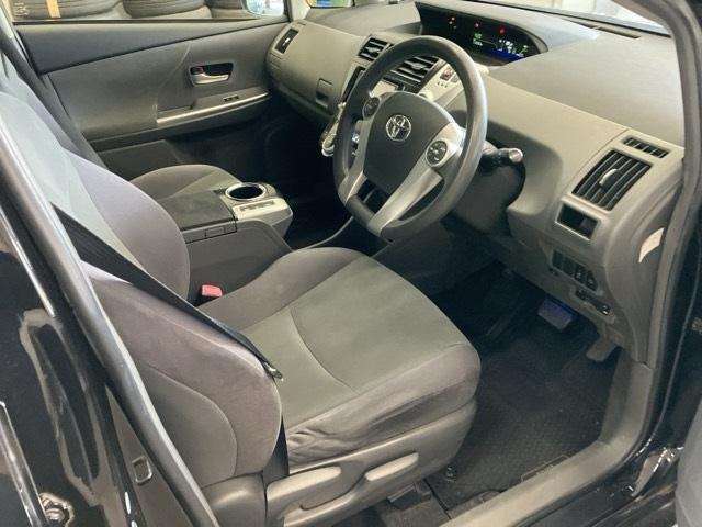 TOYOTA PRIUS ALPHA 2012