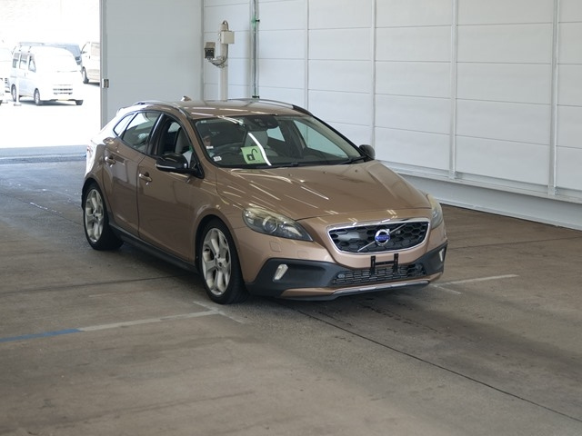 VOLVO V40 2015