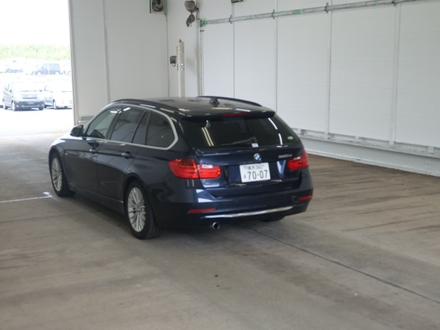 BMW 3 SERIES 2013