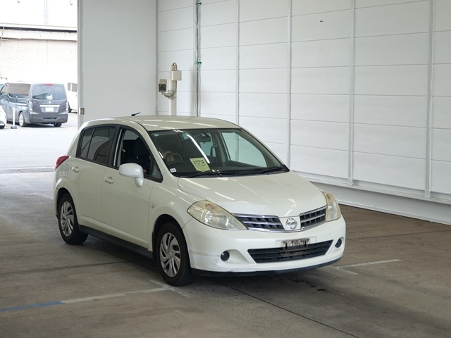 NISSAN TIIDA 2010