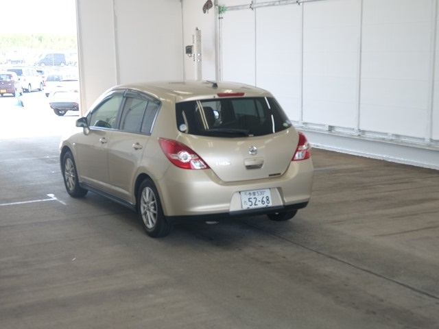 NISSAN TIIDA 2010