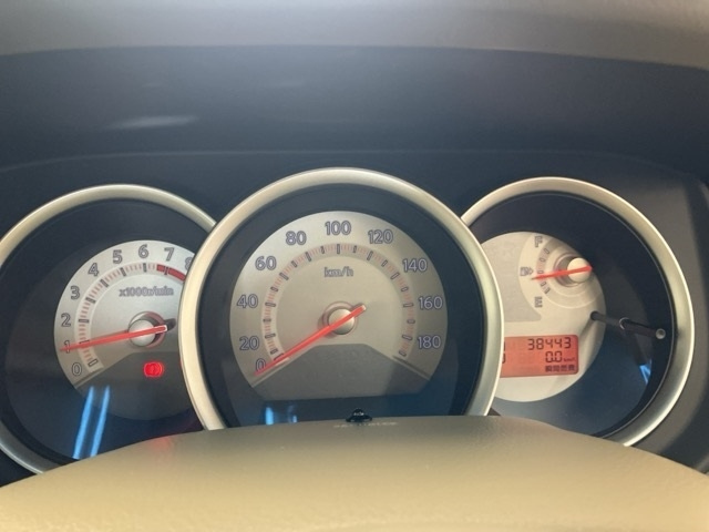 NISSAN TIIDA 2010