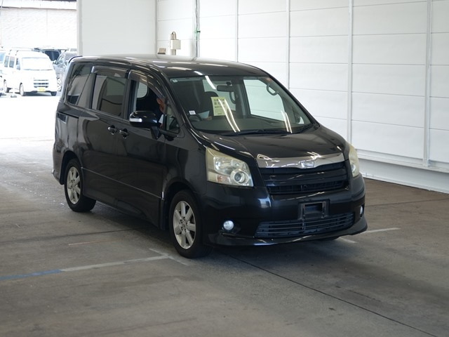 TOYOTA NOAH 2008
