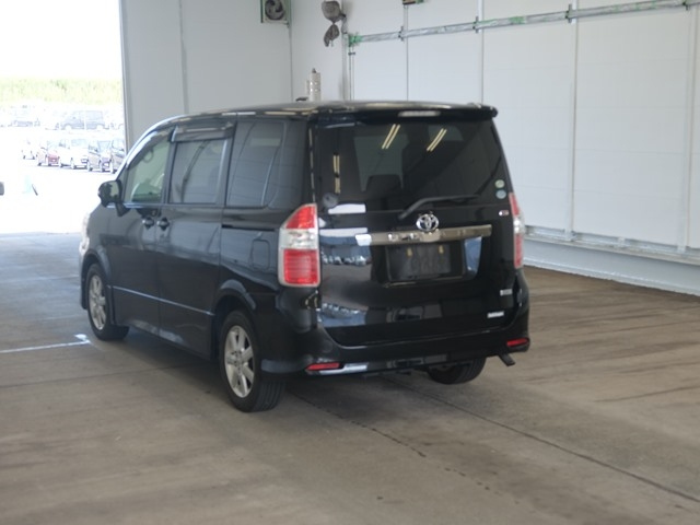 TOYOTA NOAH 2008