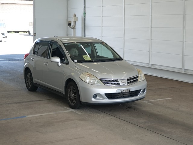 NISSAN TIIDA 2010