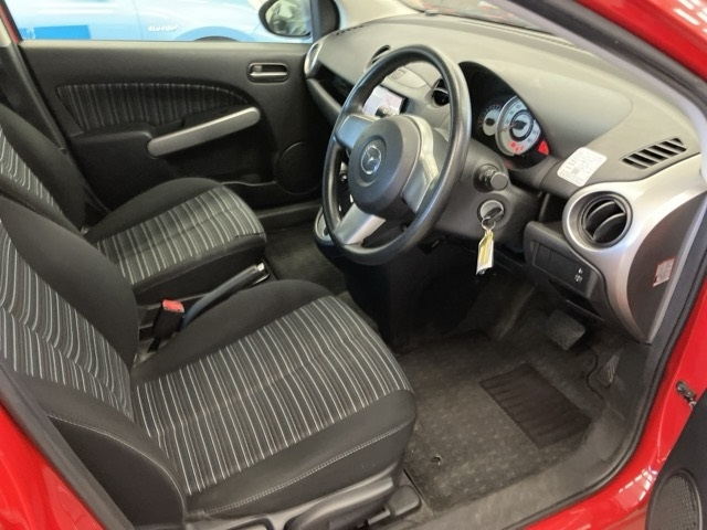 MAZDA DEMIO 2010