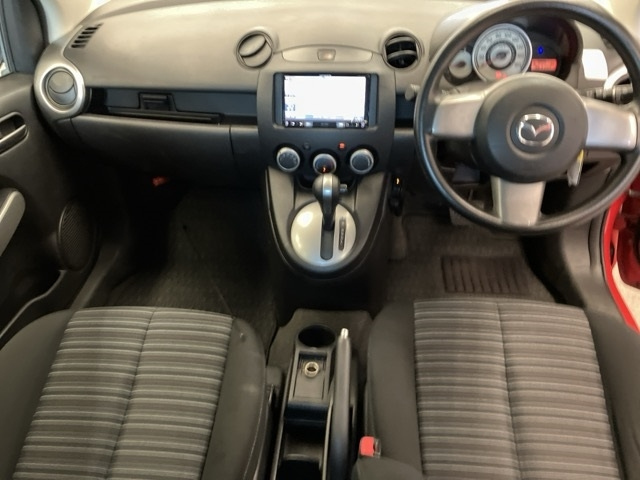 MAZDA DEMIO 2010