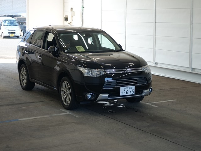 MITSUBISHI OUTLANDER PHEV 2015