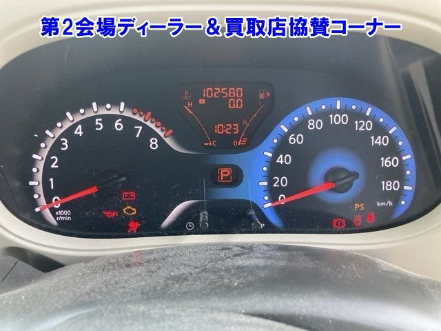 NISSAN CUBE 2010