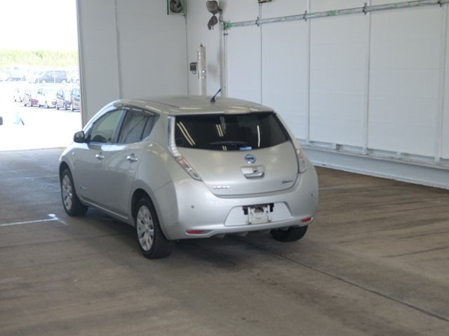 NISSAN LEAF 2015