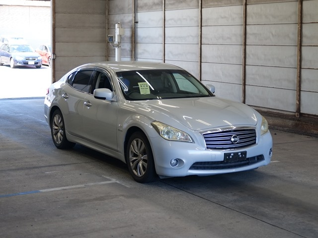 NISSAN FUGA 2010