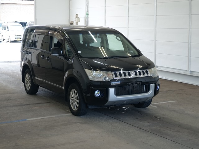 MITSUBISHI DELICA D5 2012