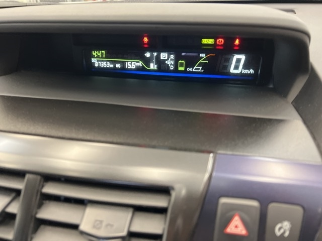 TOYOTA PRIUS ALPHA 2013