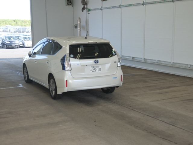 TOYOTA PRIUS ALPHA 2013