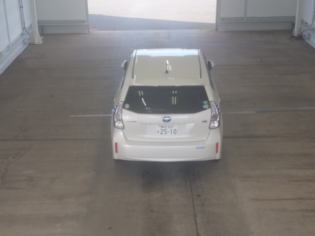 TOYOTA PRIUS ALPHA 2013