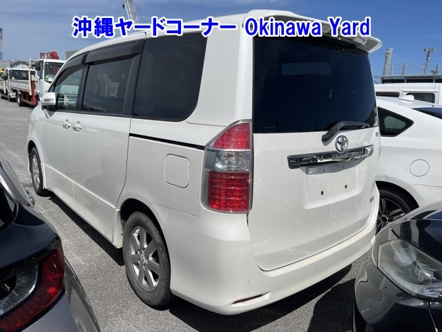 TOYOTA NOAH 2008