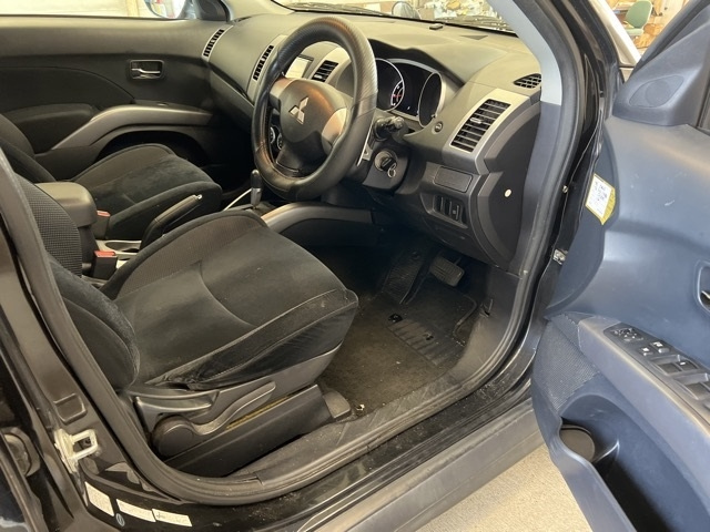 MITSUBISHI OUTLANDER 2010