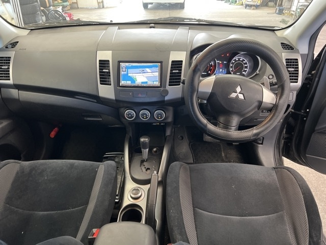 MITSUBISHI OUTLANDER 2010
