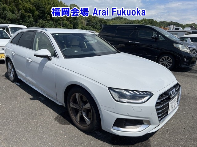 AUDI A4 2023