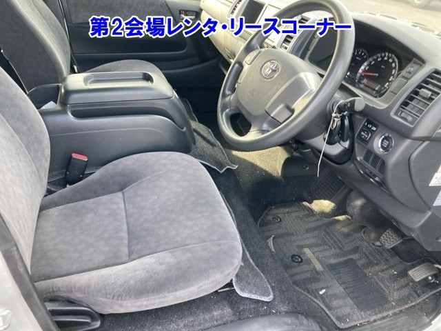 TOYOTA HIACE 2015