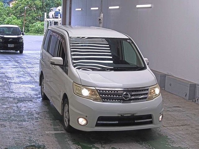 NISSAN SERENA 2010