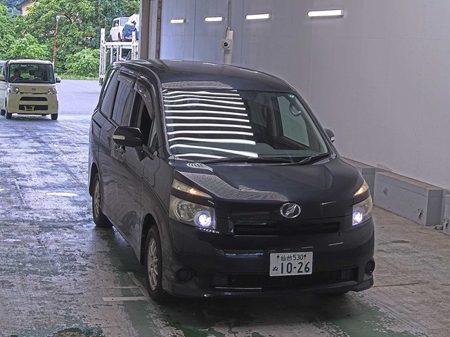 TOYOTA VOXY 2009