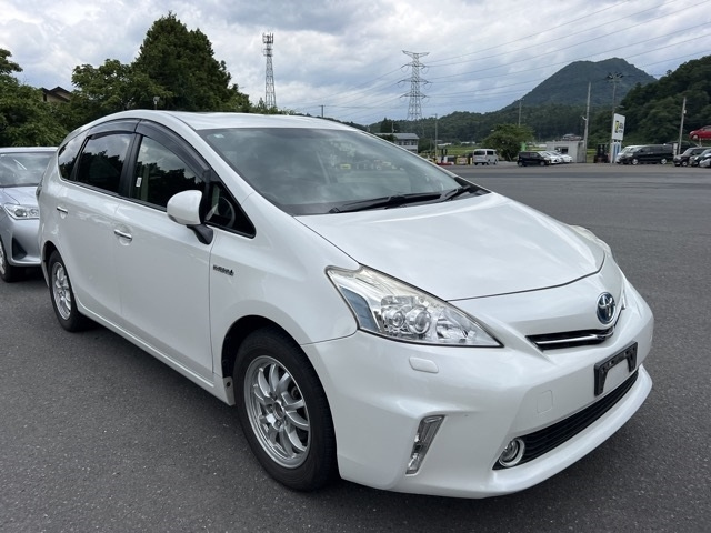 TOYOTA PRIUS ALPHA 2014