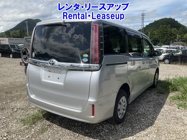 TOYOTA NOAH 2018