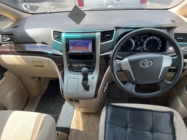 TOYOTA ALPHARD 2013