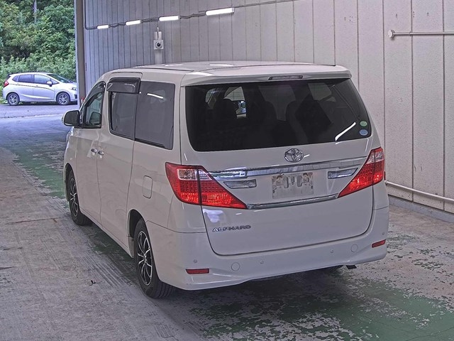 TOYOTA ALPHARD 2013