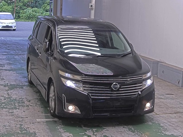 NISSAN ELGRAND 2010