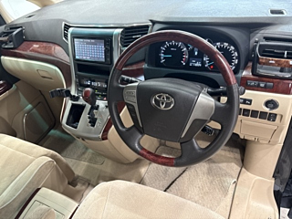 TOYOTA VELLFIRE 2010