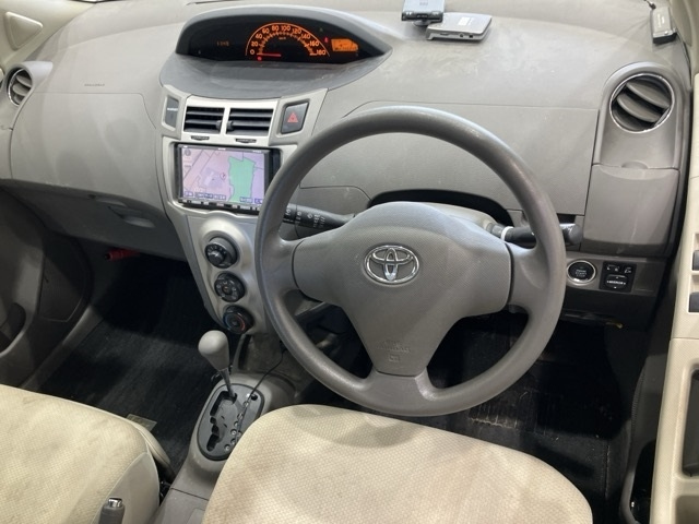 TOYOTA VITZ 2010
