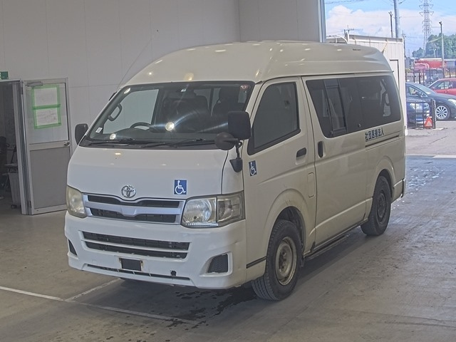 TOYOTA HIACE VAN 2013