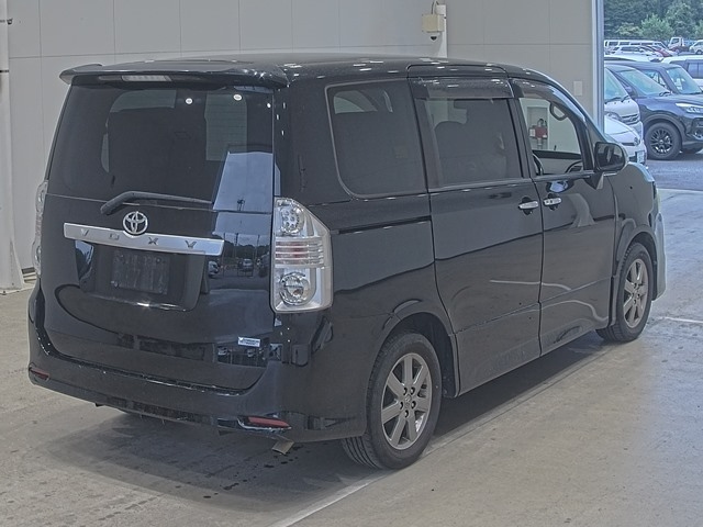 TOYOTA VOXY 2009