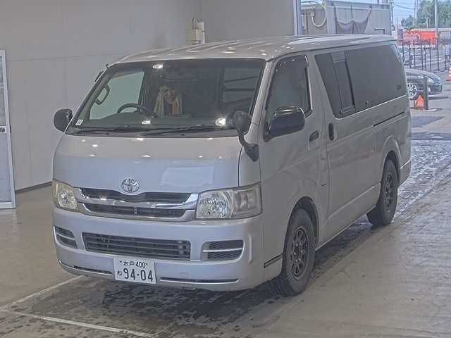 TOYOTA HIACE VAN 2010