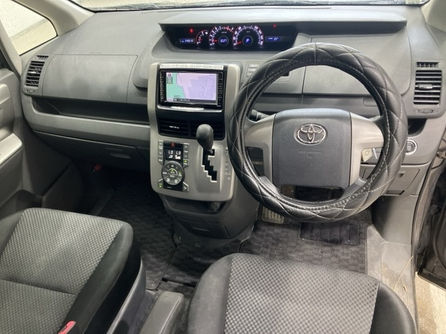 TOYOTA NOAH 2008