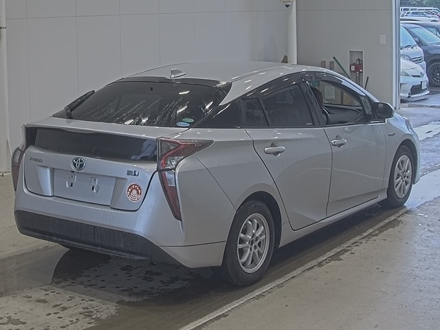TOYOTA PRIUS 2016