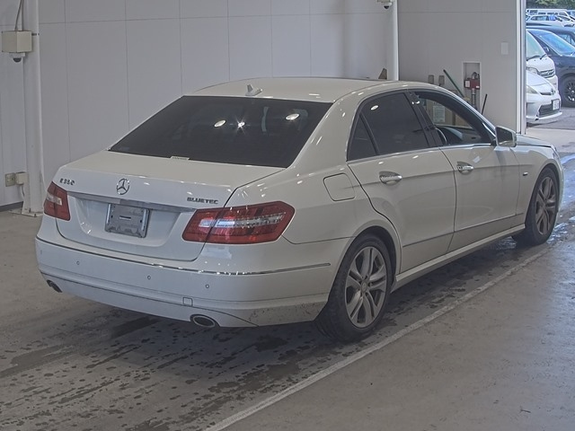 MERCEDES BENZ E CLASS 2010