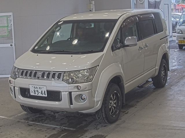 MITSUBISHI DELICA D5 2009