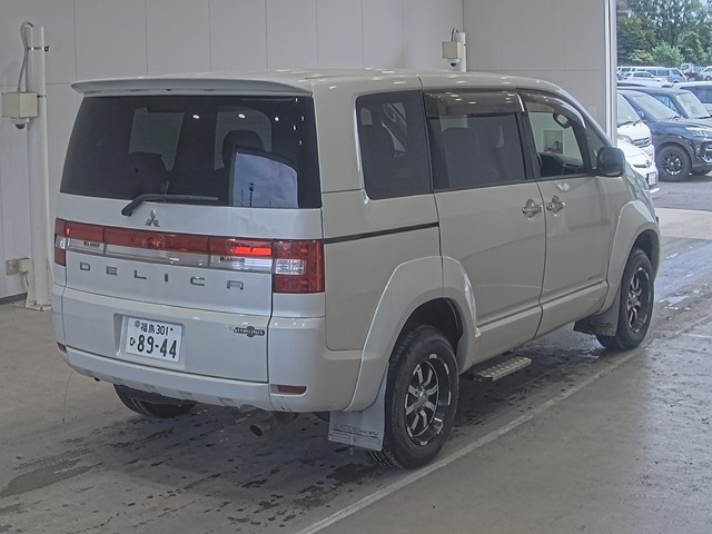 MITSUBISHI DELICA D5 2009